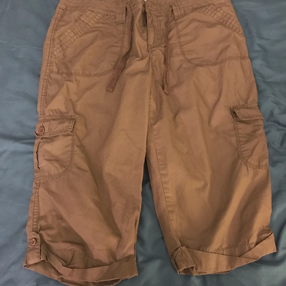 Brown capris